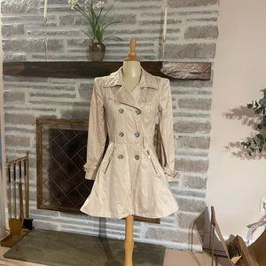 Bebe cream color fully lined soft silky trench coat